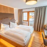 Edelweiss Hotel 3*