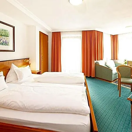 Edelweiss Hotel 3*