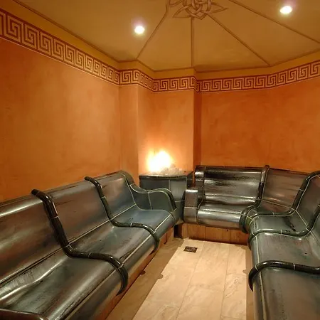 Edelweiss Hotel 3*