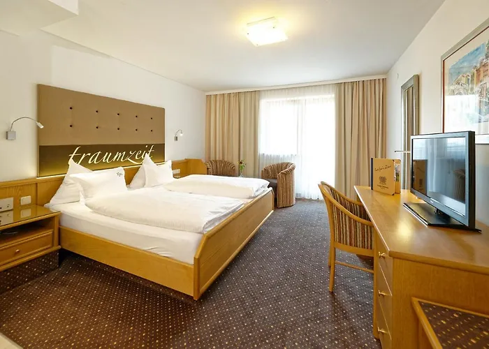 מלון Edelweiss 3*