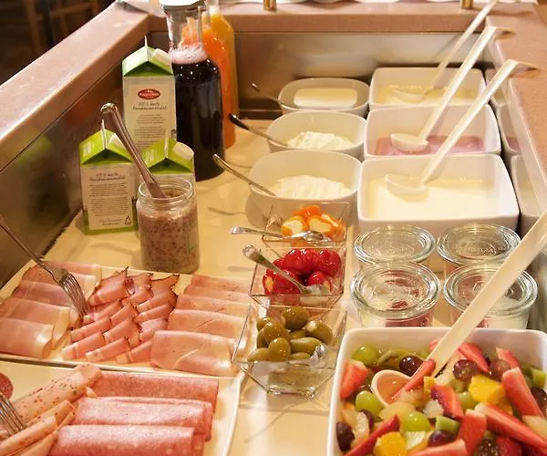 מלון Edelweiss 3*